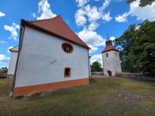 Kościół i dzwonnica przykościelna w Mirostowicach Górnych 