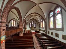 Wnętrze kościoła w Żarach-Kunicach